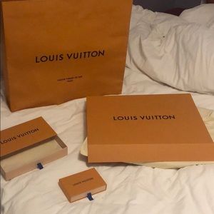Louis Vuitton Big Bag, and three size of boxes.